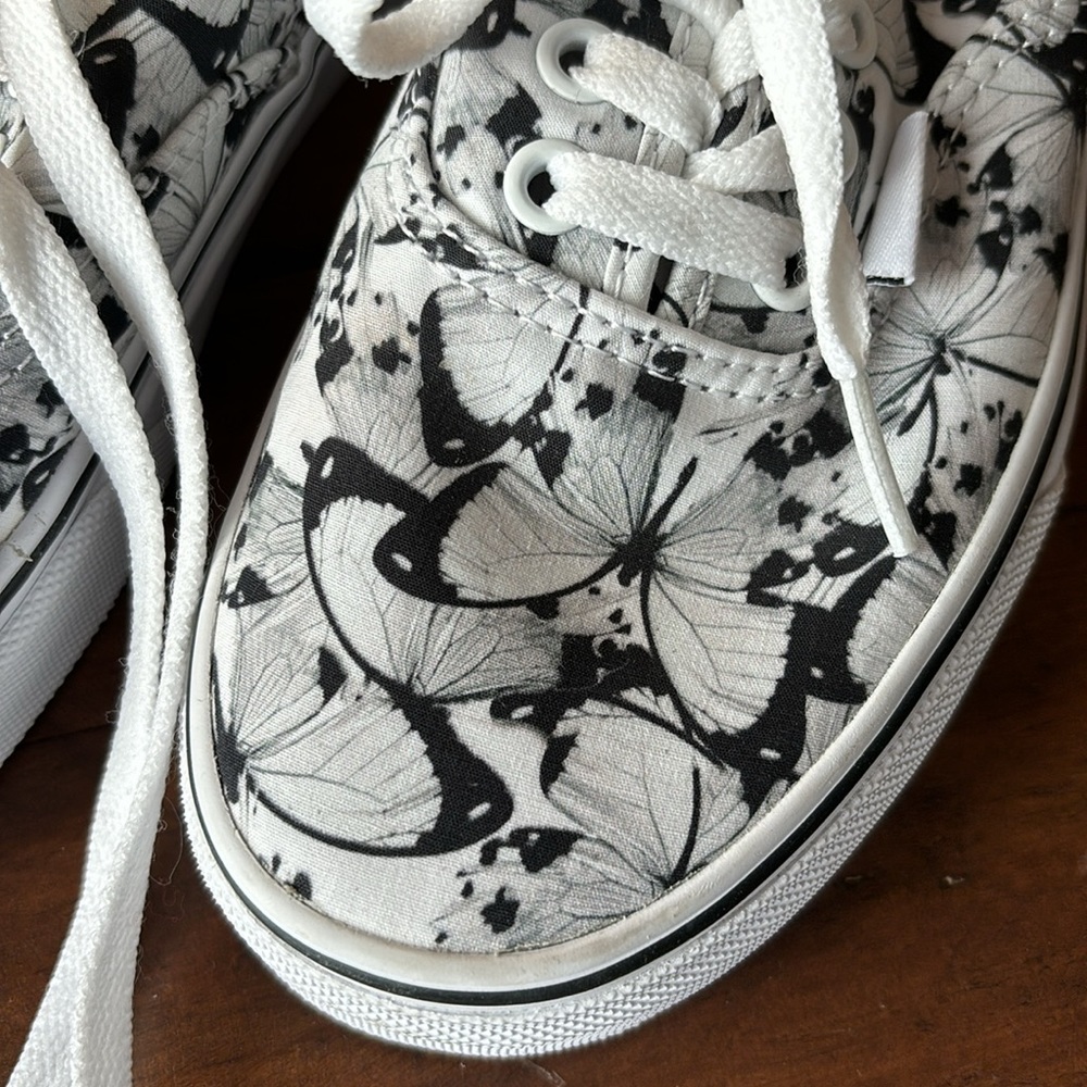 Vans - Picture 2 of 4